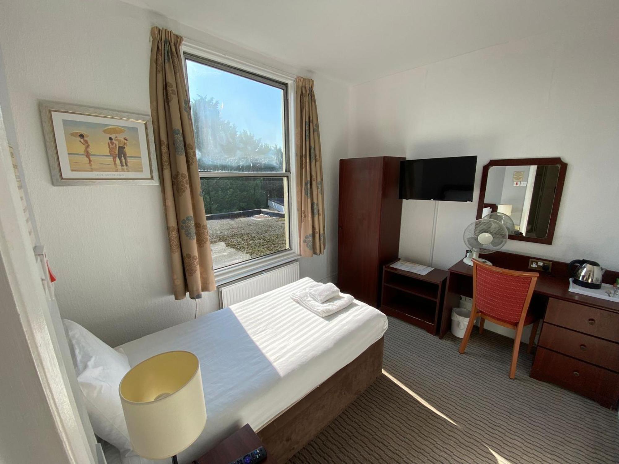 Tor Park Hotel Торки Екстериор снимка