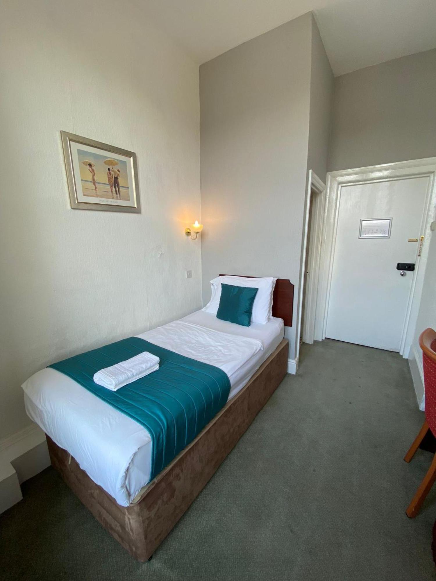 Tor Park Hotel Торки Екстериор снимка