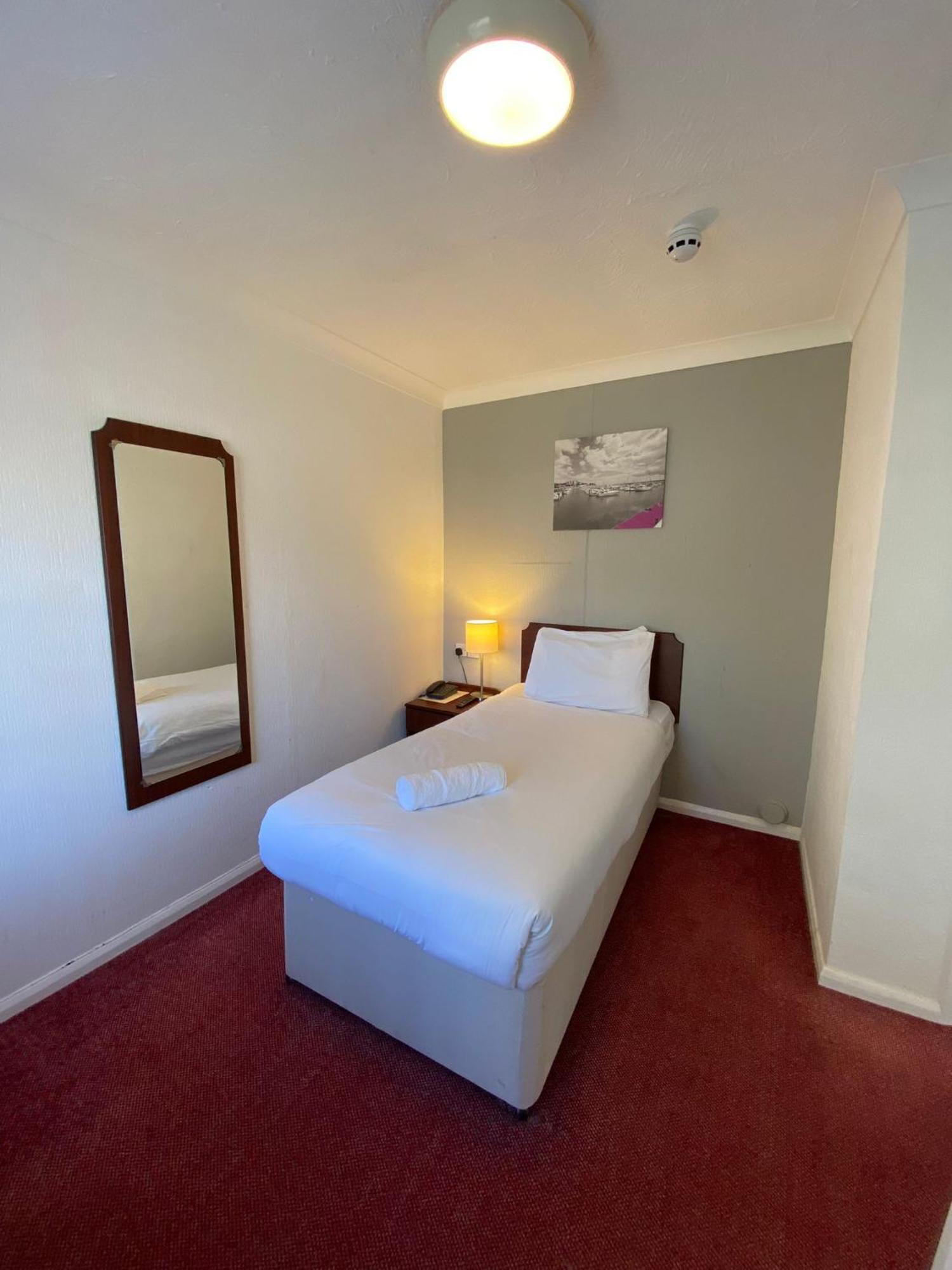 Tor Park Hotel Торки Екстериор снимка