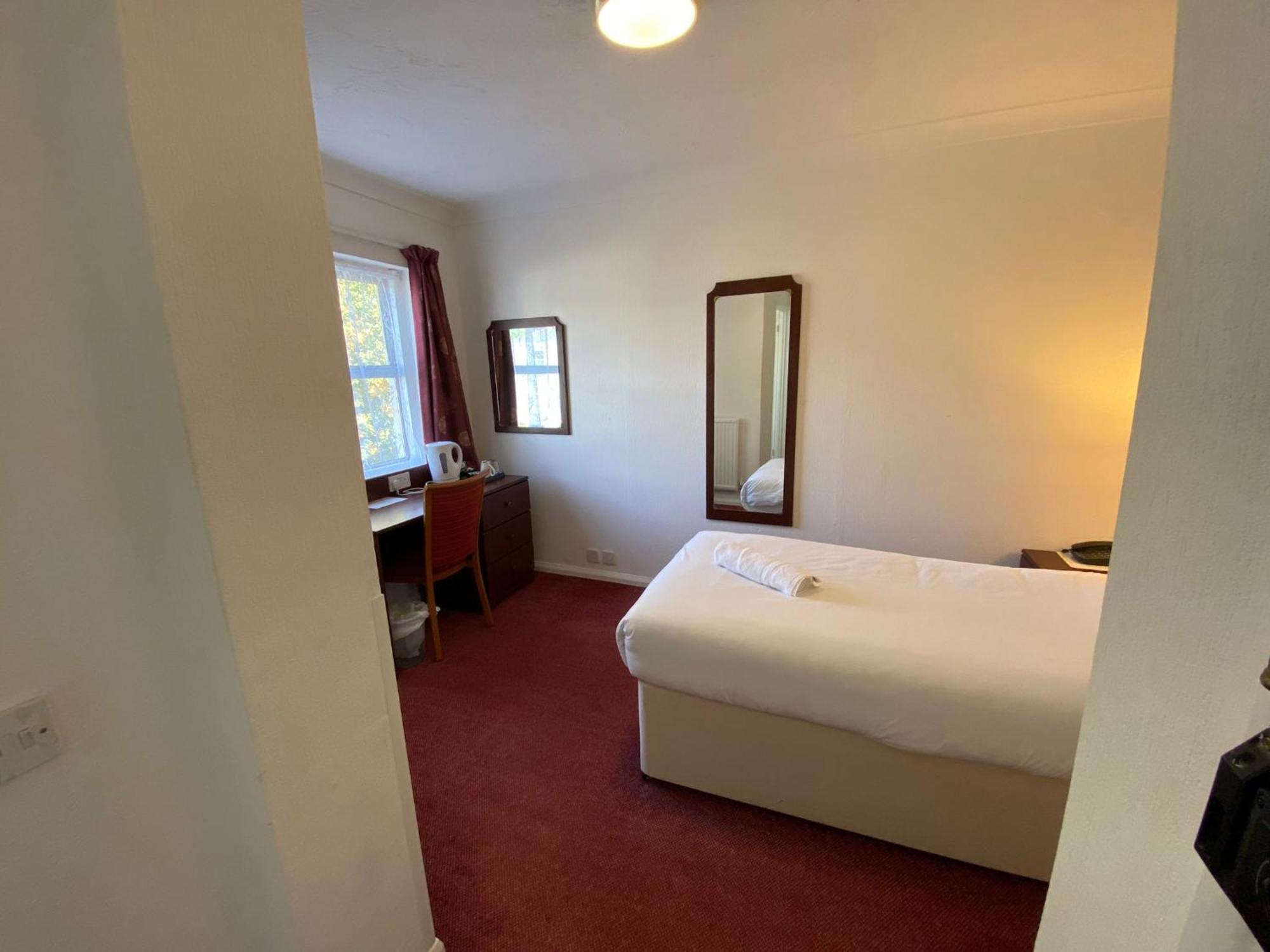 Tor Park Hotel Торки Екстериор снимка