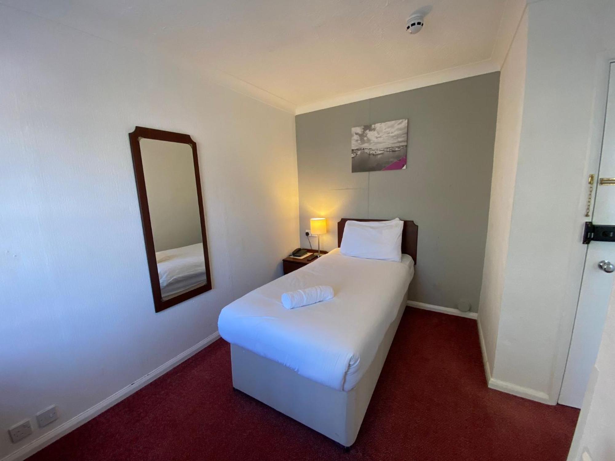Tor Park Hotel Торки Екстериор снимка